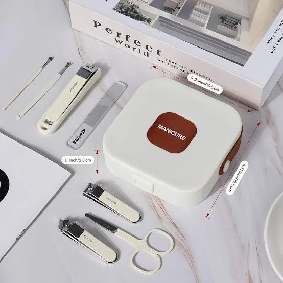 98f012f7-71da-4c4b-a887-f78a0f3ca438.webp Professional Stainless Steel Manicure & Pedicure Grooming Kit with Portable Case